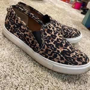 Steve Madden Leopard slip-on shoe - size 7.5